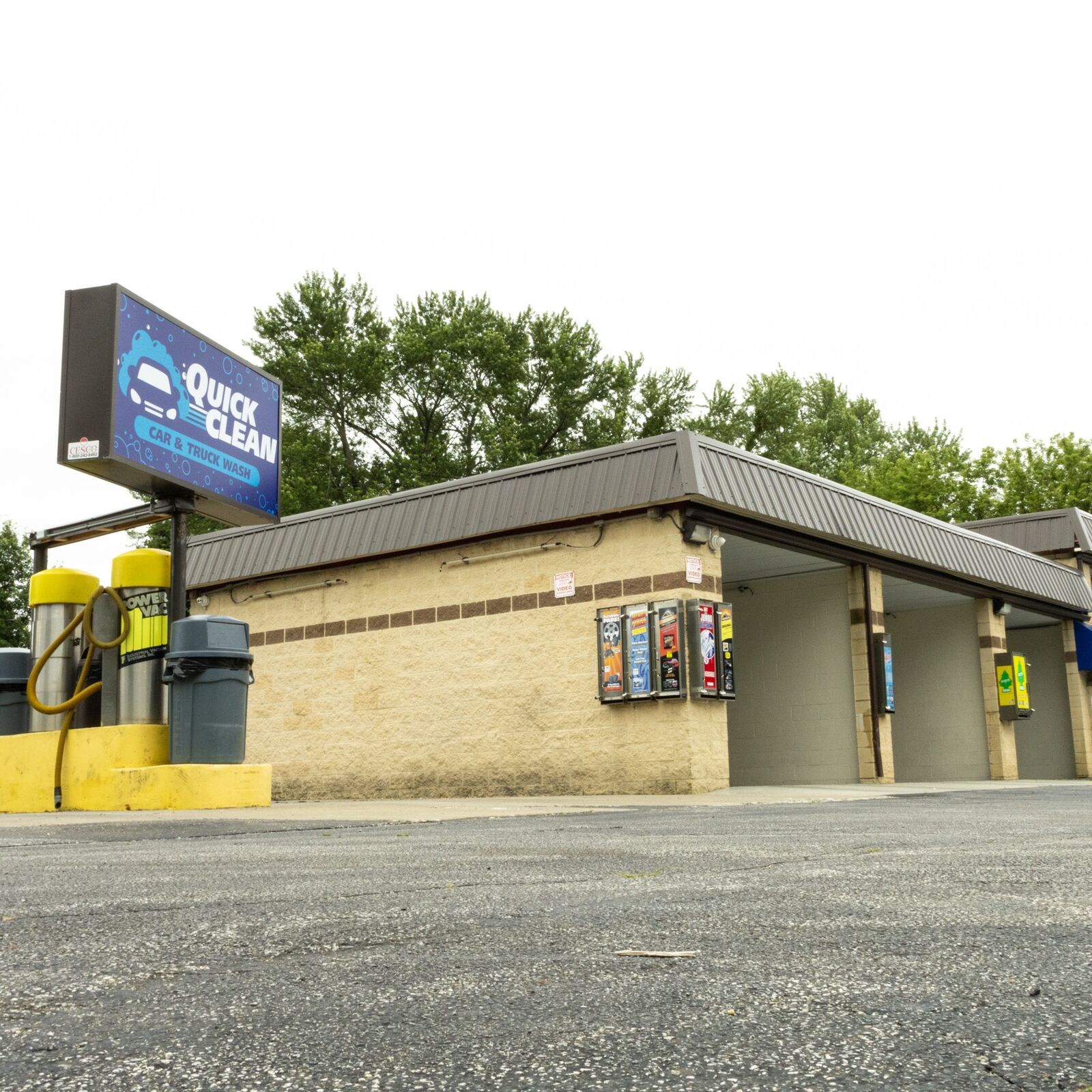Quick Clean Car and Truck Wash pole sign, street view